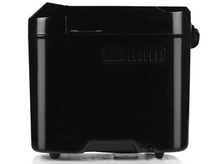 Charger l&#39;image dans la galerie, Une machine à pain noire sur fond blanc. Vue de côté. Surface lisse et brillante.
