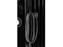 Charger l&#39;image dans la galerie, Chauffage noir. Un câble gris pend sur le côté. Commandes à gauche.
