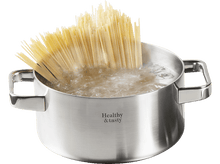 Charger l&#39;image dans la galerie, Des spaghettis bouillent dans une casserole sur une plaque à induction avec des légumes sur le côté.
