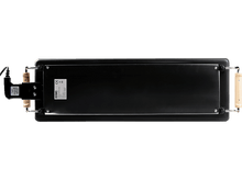 Charger l&#39;image dans la galerie, Un grill électrique noir avec des poignées en bois. Le grill est vu d&#39;en bas.
