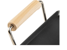 Charger l&#39;image dans la galerie, Gros plan d&#39;une poignée en bois et métal sur une plaque de cuisson.
