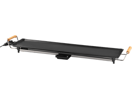 Une plaque de cuisson électrique rectangulaire noire avec des poignées en bois et un cadre argenté. Le fond est noir.