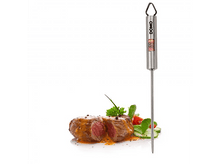 Charger l&#39;image dans la galerie, Steak et salade avec thermomètre sur surface blanche.
