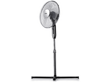 Charger l'image dans la galerie, Ventilateur sur pied noir et argent sur fond blanc. Il a un ventilateur circulaire et un support.
