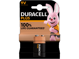 Paquet de piles Duracell Plus avec un lapin rose.