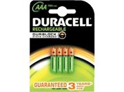 Un paquet de quatre piles rechargeables AAA Duracell. L'emballage est vert, noir et orange.
