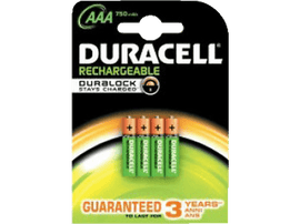Un paquet de quatre piles rechargeables AAA Duracell. L