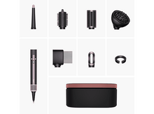 Charger l&#39;image dans la galerie, Une collection d&#39;accessoires de coiffure Dyson, dont un sèche-cheveux et un étui.
