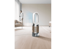 Charger l&#39;image dans la galerie, Un homme regarde par une fenêtre. Un ventilateur au premier plan, avec de l&#39;air bleu qui en sort. Sol en bois.
