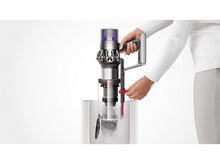Charger l&#39;image dans la galerie, DYSON V10 Absolute Aspirateur balai Nickel
