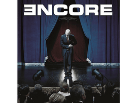 Eminem se tient sur une scène, s