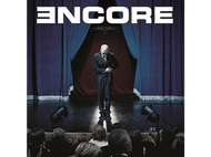 Eminem se tient sur une scène, s'inclinant devant le public. Le mot 'ENCORE' est au-dessus de lui.