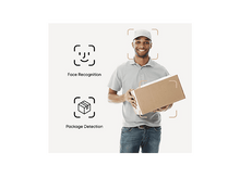 Charger l&#39;image dans la galerie, Un livreur avec un colis, avec des icônes de reconnaissance faciale et de détection de colis.
