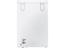 Charger l&#39;image dans la galerie, Un congélateur coffre blanc avec un panneau de contrôle et une prise de courant visibles à l&#39;arrière.
