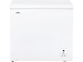 Un congélateur coffre blanc avec un panneau de contrôle en bas à droite et le logo Everglade.