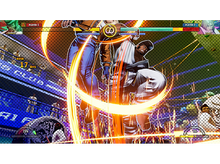 Charger l&#39;image dans la galerie, Scène de jeu de combat, deux personnages en action, avec effets d&#39;énergie.
