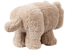 Charger l&#39;image dans la galerie, Un éléphant en jouet fait d&#39;une matière beige moelleuse. Le fond est blanc.
