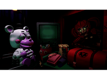 Charger l&#39;image dans la galerie, Une scène avec deux animatroniques, un ours en peluche à gauche et une poupée effrayante à droite.
