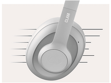 Charger l&#39;image dans la galerie, Casque blanc, vue de côté, avec un logo et des lignes de mouvement.
