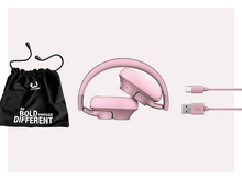 Charger l&#39;image dans la galerie, Un téléphone affichant une application, avec des options de téléchargement depuis le Play Store et l&#39;App Store.
