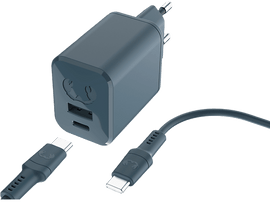 Chargeur USB double, bleu-vert foncé, avec câbles USB-C et USB-C. Le chargeur a deux ports.