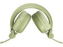 Charger l&#39;image dans la galerie, Casque vert, vue en angle, écouteurs ouverts.
