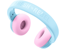 Charger l&#39;image dans la galerie, Casque bleu avec coussinets roses. Le mot &#39;FRESH &#39;N REBEL&#39; est imprimé sur l&#39;arceau.
