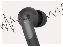 Charger l'image dans la galerie, Écouteur sans fil noir, avec graphique d'ondes sonores. L'écouteur a un logo et une lumière blanche.
