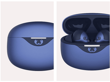 Charger l&#39;image dans la galerie, Deux images d&#39;un étui d&#39;écouteurs bleu, un fermé et un ouvert avec des écouteurs.
