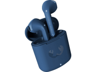 Écouteurs et étui de chargement bleus Fresh Rebel avec logo, sur fond noir.