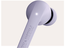 Charger l'image dans la galerie, Gros plan sur un écouteur violet clair avec le texte FRESH 'N REBEL.
