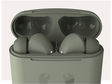 Charger l'image dans la galerie, Écouteurs dans un étui de chargement. L'étui est ouvert, montrant les écouteurs à l'intérieur. Étui vert et fond blanc.
