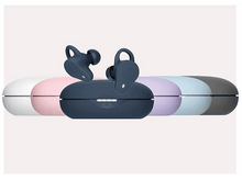 Charger l'image dans la galerie, Écouteurs et étui de chargement en rangée. L'étui est bleu marine, autres couleurs rose, violet, gris.
