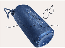 Charger l'image dans la galerie, Un haut-parleur cylindrique bleu avec des gouttelettes d'eau et une vague d'eau dessinée sur l'image.
