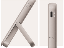 Charger l&#39;image dans la galerie, Chargeur sans fil couleur beige avec support, vue latérale avec ports.
