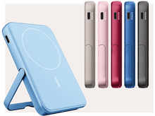 Charger l&#39;image dans la galerie, Un chargeur portable bleu clair avec support, et cinq chargeurs colorés en rangée.
