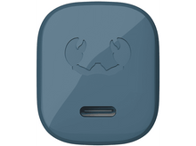 Charger l'image dans la galerie, Un chargeur carré bleu avec un port USB-C, avec un logo stylisé.
