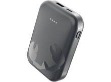 Charger l'image dans la galerie, Une batterie externe gris foncé avec un logo de crabe. Elle possède des voyants de charge et des ports USB.
