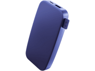 Batterie externe bleu foncé inclinée, avec un bouton, sur fond noir.