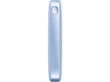 Charger l'image dans la galerie, Batterie externe bleu clair et fine avec un port de charge sur le dessus.
