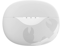 Charger l'image dans la galerie, Un étui de chargement blanc pour écouteurs. Il a un design en forme de crabe dessus.
