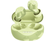 Écouteurs verts dans leur étui de chargement. Isolés sur fond noir.