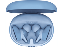 Charger l&#39;image dans la galerie, Étui d&#39;écouteurs ouvert, bleu avec écouteurs à l&#39;intérieur. La marque &#39;FRESH REBEL&#39; est visible à l&#39;intérieur.
