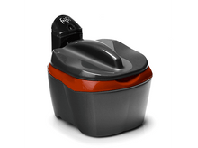 Charger l&#39;image dans la galerie, Une unité d&#39;élimination des couches grise et orange. Le couvercle est noir et il y a une poignée sur le dessus.
