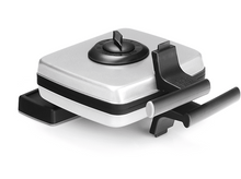 Charger l&#39;image dans la galerie, Gaufrier argenté avec poignée noire et cadran sur le dessus, isolé sur blanc.
