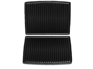 Gril noir ouvert sur fond blanc.