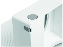 Charger l&#39;image dans la galerie, Appareil blanc avec un bouton, probablement une trancheuse alimentaire, vue rapprochée.
