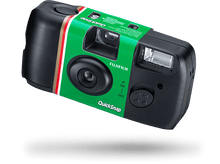 Charger l&#39;image dans la galerie, Appareil photo Fujifilm QuickSnap, vue en angle. Corps vert, rayures rouges et blanches. Fond noir.
