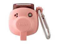 Appareil photo Instax rose avec un mousqueton argenté. L'appareil a un viseur rouge.