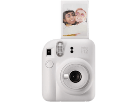 Appareil photo Instax Mini 12 blanc avec photo de deux femmes, flash, objectif et boutons.